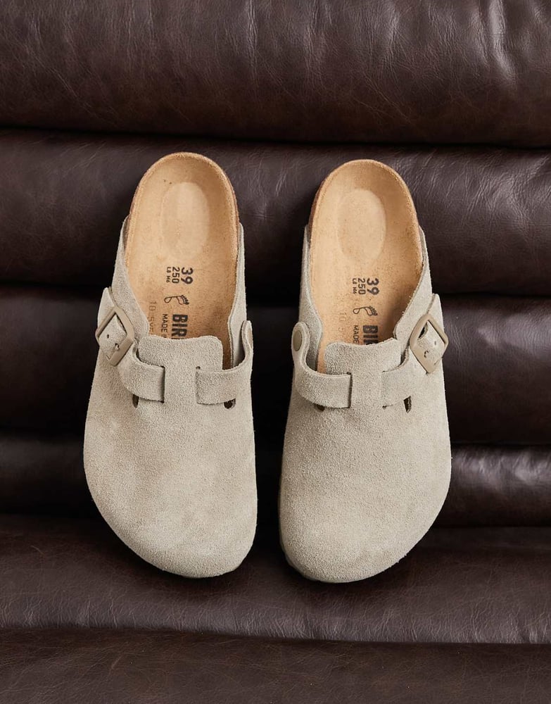 Birkenstock Boston Clogs aus Wildleder in verblasstem Khaki