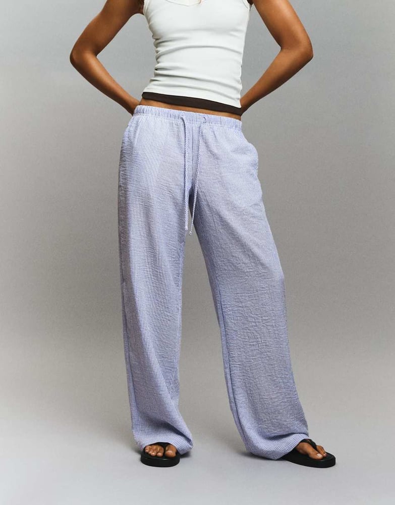 Bershka Petite – Hose in Blau mit hohem Leinenanteil und elastischem Bund