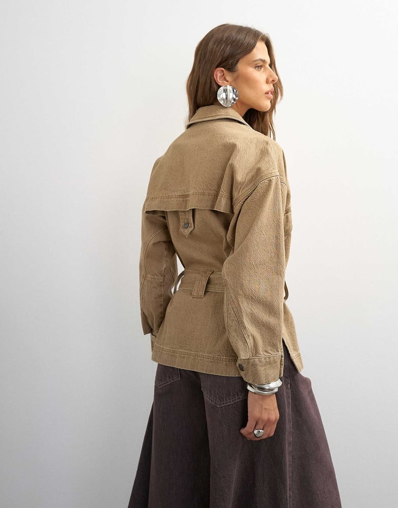 Topshop X Cara verkürzte Trenchjacke aus Denim in gewaschenem Beige