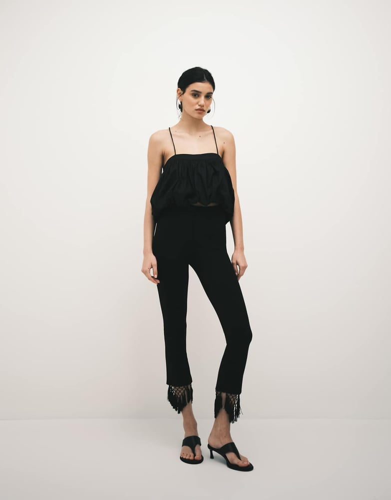 ASOS DESIGN – Caprihose aus Ponté-Stoff in Schwarz mit Fransensaum