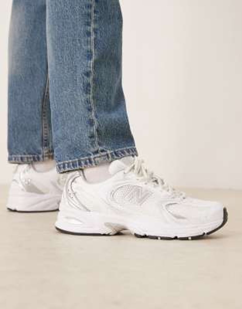 New Balance – 530 – Sneaker in Weiß und Silber