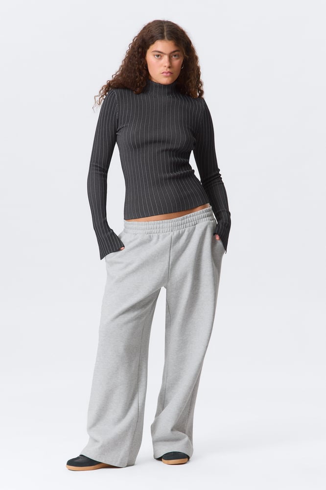 Lange, schwere Sweatpants in lockerer Passform von Weekday
