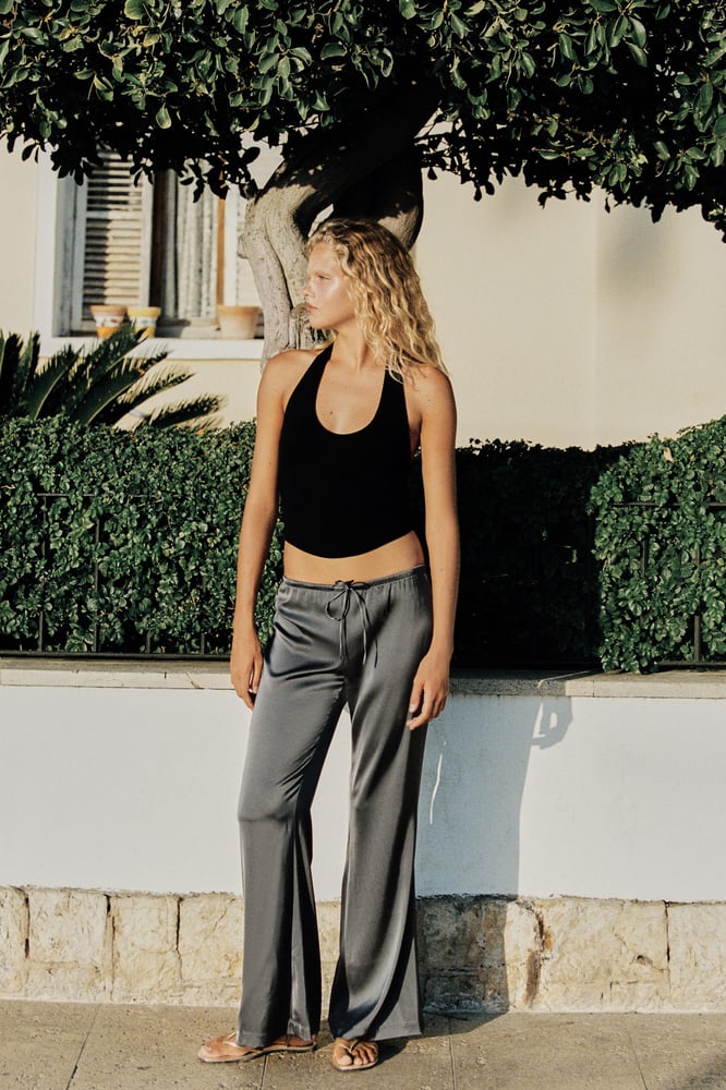 ZARA NECKHOLDER-TOP MIT ABGERUNDETEM SAUM