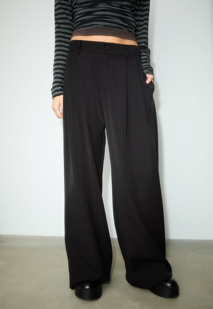 Stradivarius WIDE LEG SMART WITH DARTS - Trousers - black