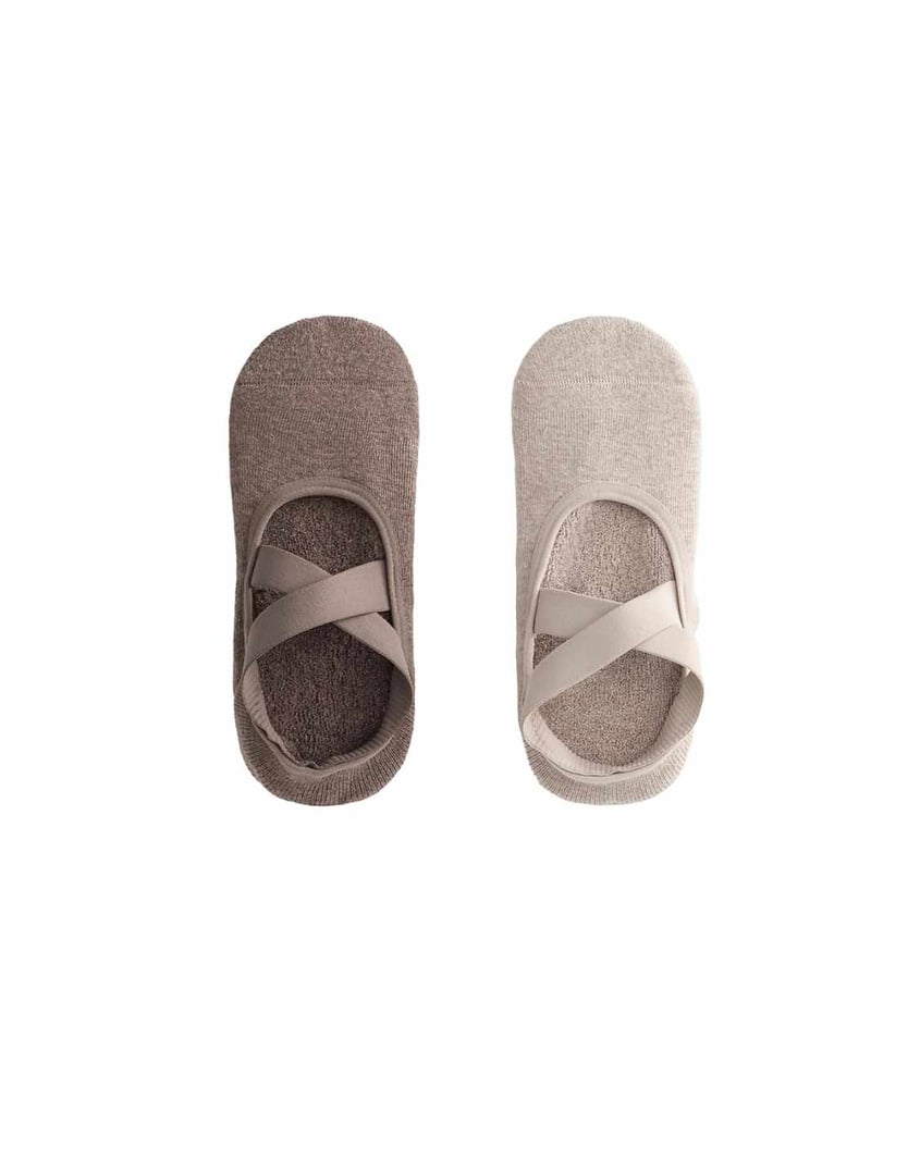 OYSHO– 2 Paar gepolsterte Yoga- und Pilates-Socken in blassem Hellbraun aus Baumwollmix mit überkreuzten Riemen